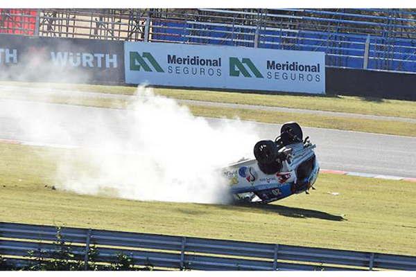 Espectacular vuelco de Castelli que preocupoacute a todos
