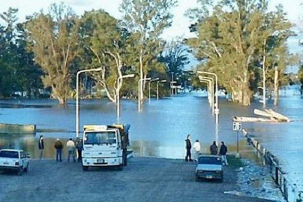 Hay maacutes de 3200 evacuados en Entre Riacuteos por las inundaciones