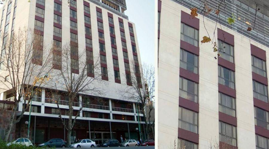 Cayoacute custodio de Laacutezaro Baacuteez de un balcoacuten de la cliacutenica Los Arcos