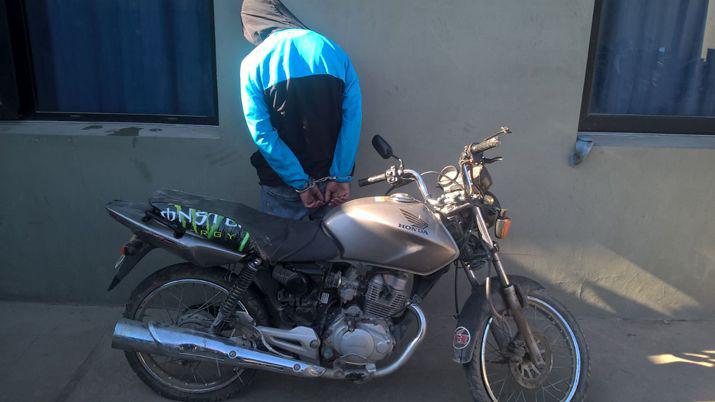 Roboacute una motocicleta y la vendioacute terminoacute tras las rejas