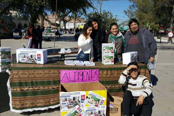 Vecinos termenses y turistas se  solidarizaron con la campantildea de Caacuteritas