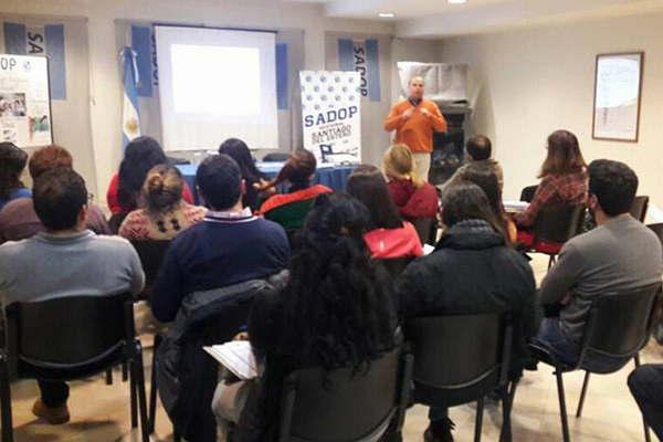 Dictan varios cursos a maestros santiaguentildeos en Sadop