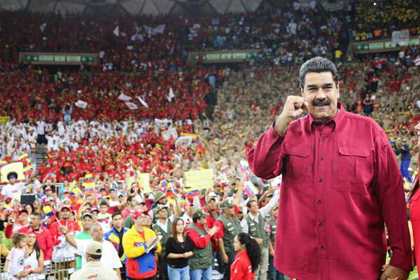 Por su obsesioacuten Maduro  se queda cada vez maacutes solo 
