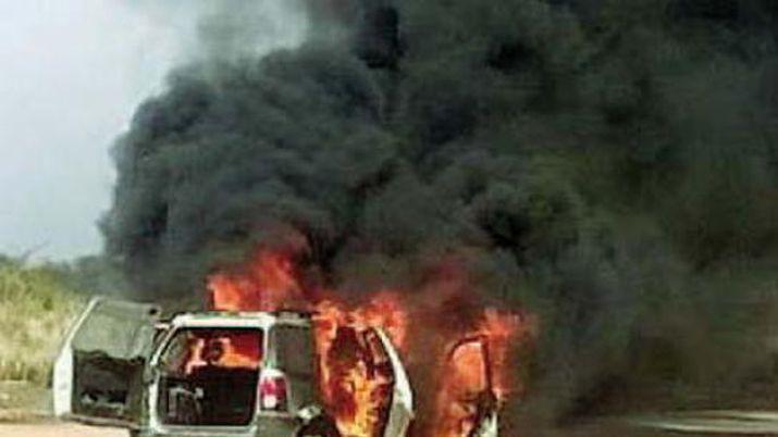 Un meacutedico volcoacute con su camioneta y se prendioacute fuego en Ruta 92