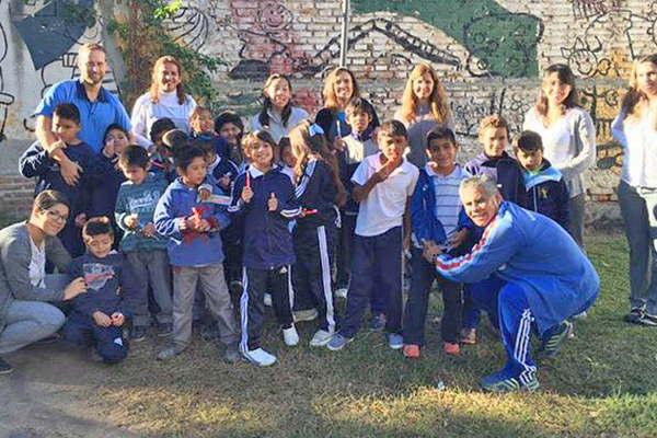 Expertos aseguran que chupetines caramelos y chicles son los principales enemigos de los dient