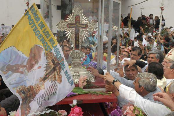 Encuentro de las imaacutegenes del Sentildeor de Mailiacuten Sumampa Loreto Huachana San Esteban Cruz de Mataraacute y Mama Antula