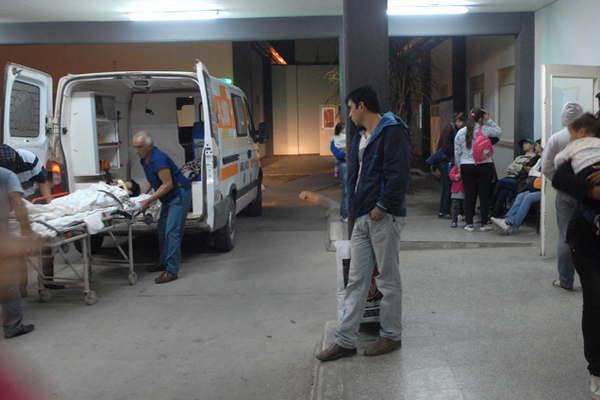 Ordenan detencioacuten de una mujer acusada de encubrir abusos a  su hija y de fracturarle los brazos 