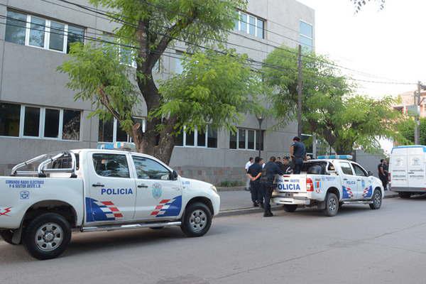 No te olvides que volviacute de una licencia psiquiaacutetrica puedo matarte faacutecilmente no jodas