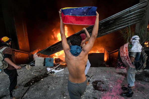 Capriles denuncioacute que uniformados disparan a la cabeza de manifestantes