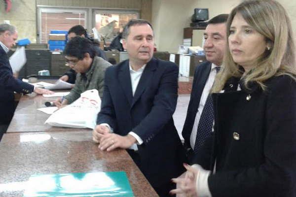 Paso- Participaraacuten tres frentes y se conocieron los nombres de los principales candidatos
