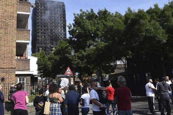 Ya son 17 los muertos por el incendio en un edificio de Londres