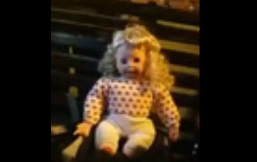 La terroriacutefica muntildeeca poseiacuteda que habla sin pilas en Peruacute