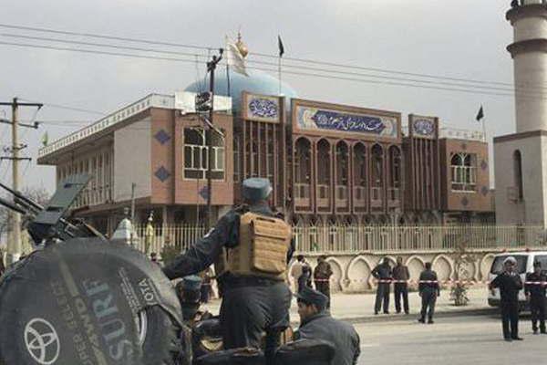 Seis muertos en ataque suicida del EI en una mezquita de Kabul 