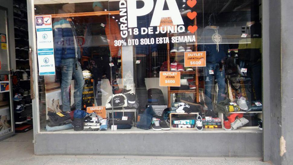 Comercios locales iniciaron este viernes una serie de ofertas por el Diacutea del Padre