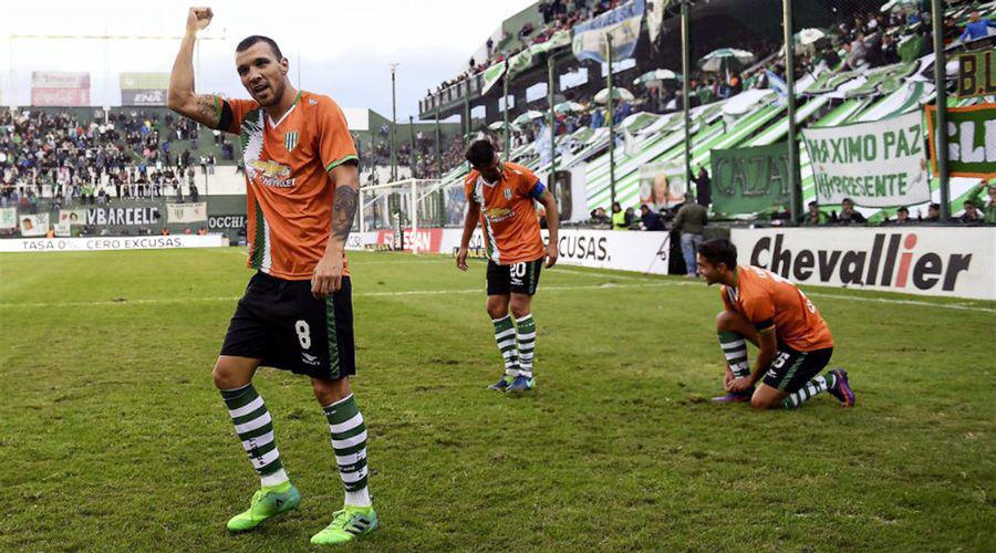 Banfield vencioacute a Central y sigue sontildeando