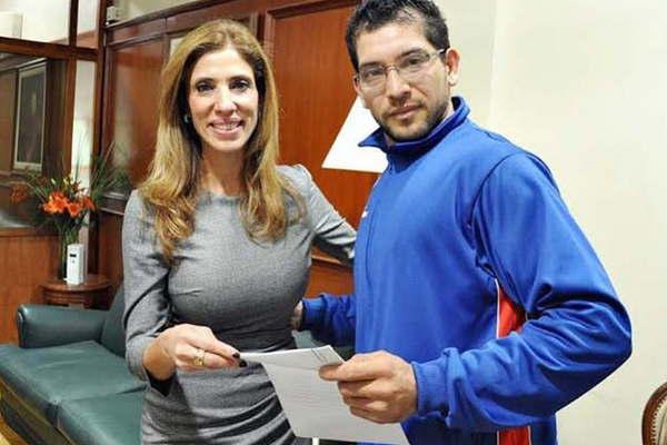 Deportista participaraacute del Torneo de levantamiento  de pesas adaptado