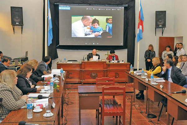 En su mensaje anual Mirolo destacoacute los logros en las aacutereas de Educacioacuten Obras y Servicios