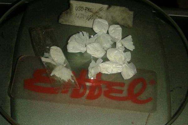 Quedoacute demorada por intentar ingresar droga en una comisariacutea