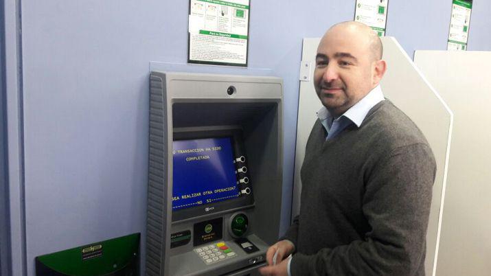 Mirolo inauguroacute nuevos cajeros del Banco Santiago