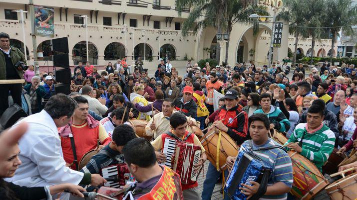 Las imgenes mas representativas de Santiago del Estero salieron a las calles