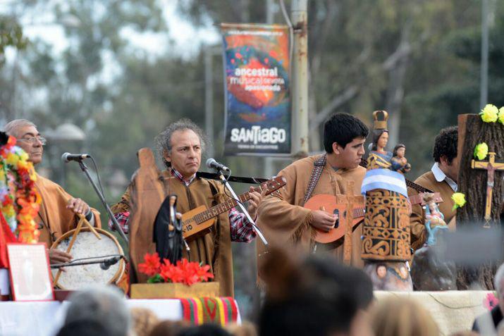 Las imgenes mas representativas de Santiago del Estero salieron a las calles