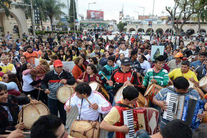 Las imgenes mas representativas de Santiago del Estero salieron a las calles
