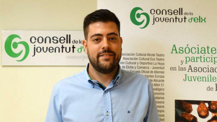 Un poliacutetico detenido por difundir fotos de adultos teniendo sexo con bebeacutes