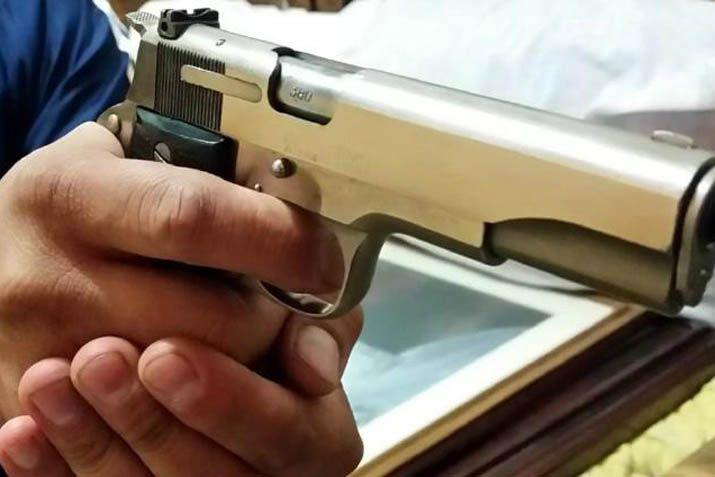 Los asaltantes simularon ser policías para irrumpir en la casa