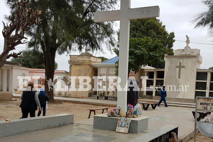 El cementerio San Agustín y en Cementerio Parque son centro de visitas de los frienses