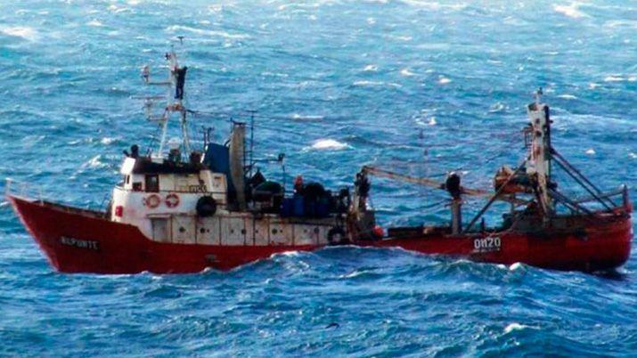 Hallan muerto a uno de los desaparecidos por el hundimiento de un pesquero