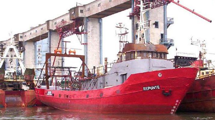 Hallaron el cadaacutever de otro de los tripulantes del barco hundido