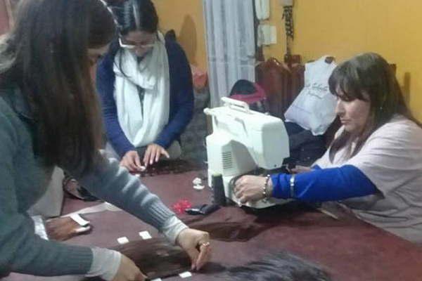 El banco de pelucas Un pelito de esperanza sigue con las colectas