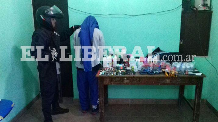 Borracho y drogado desvalijoacute una farmacia