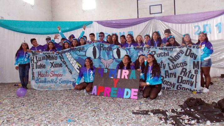 Alumnos del Secundario Los Quiroga presentaron sus camperas