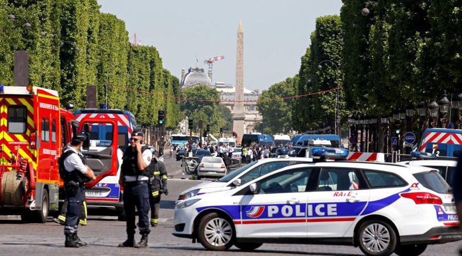 Choque operativo de seguridad y temor en Champs Elysees