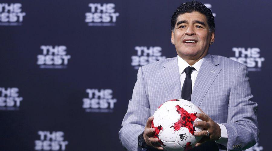 Maradona duriacutesimo contra Sampaoli y Veroacuten