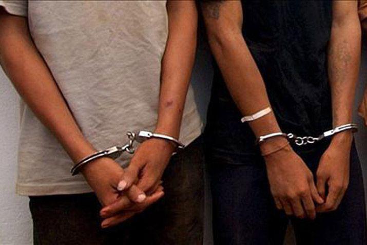 Fueron descubiertos con una pistola en un local bailable de zona sur