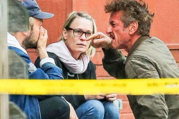 Suegro furioso- Sean Penn increpoacute  en plena calle al novio de su hija 