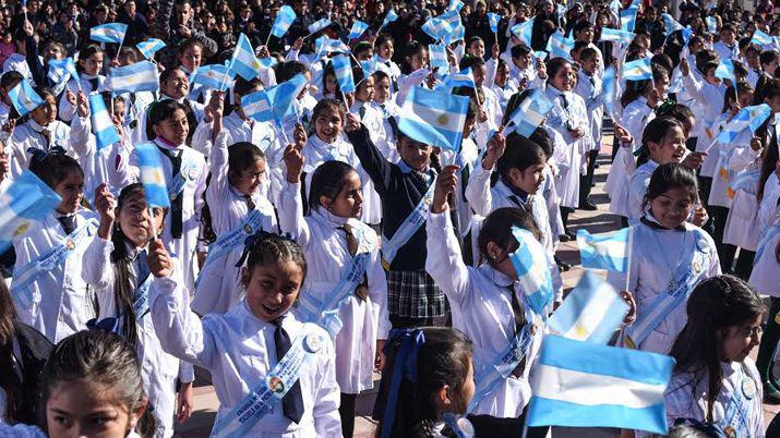 Emotivo acto por el día de la bandera en Loreto