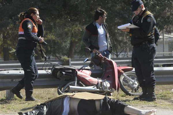 Un motociclista murioacute al ser atropellado por un meacutedico cirujano sobre autopista