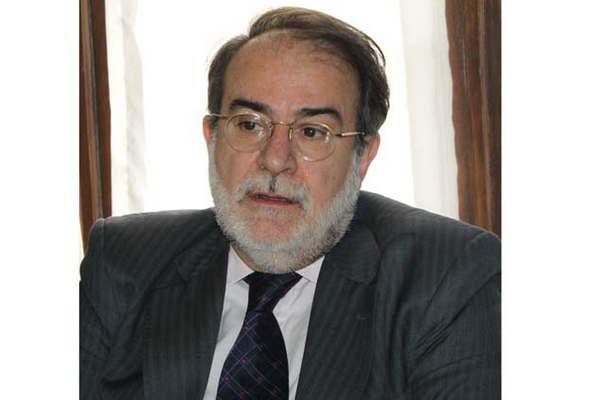 Critican poliacutetica de endeudamiento oficial- Tendraacute implicancias en el futuro 