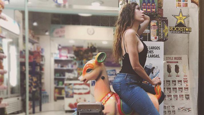 La profe sexy que ensentildea a escribir bien en Instagram