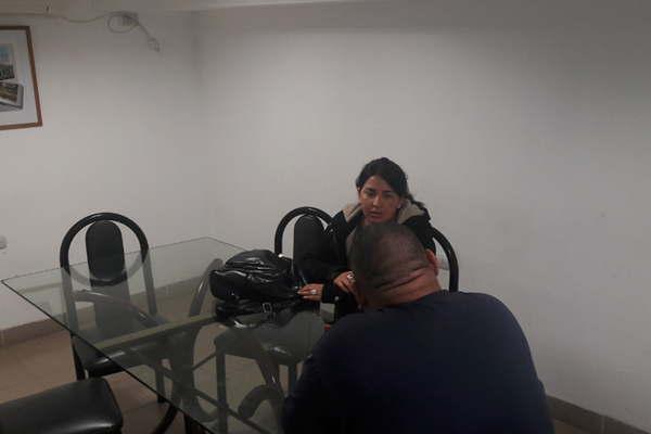 El padre de un preso denuncia a un oficial del Penal de Varones