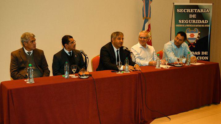 Integrantes de la Direccioacuten Nacional de Migraciones capacitan a la Policiacutea provincial