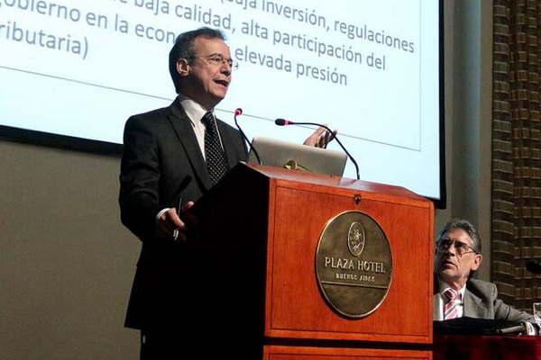 Artana destacoacute la mejora del consumo privado exportaciones e inversioacuten