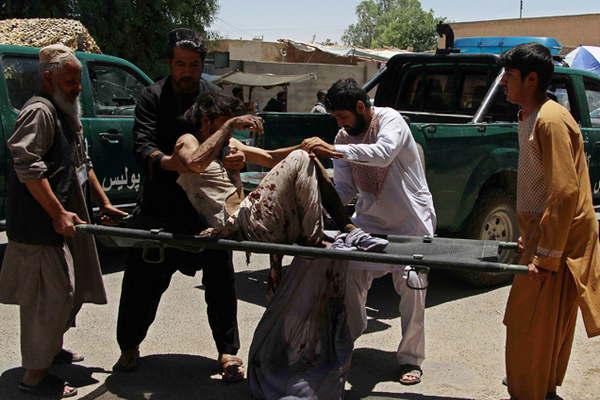 Al menos 36 muertos durante un ataque talibaacuten contra un banco