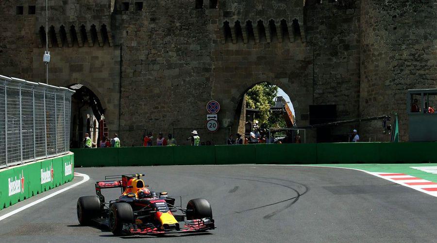 Los Red Bull mandan en los Libres 1 en Bakuacute