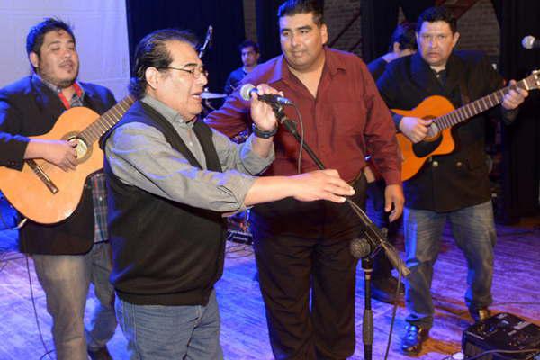 Muacutesicos santiaguentildeos rindieron homenaje a Walter Coco Goacutemez