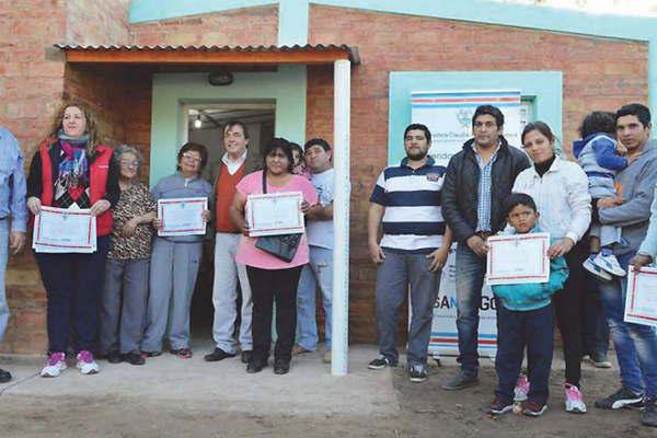 Entregaron nuevas viviendas sociales para familias del interior del departamento Banda