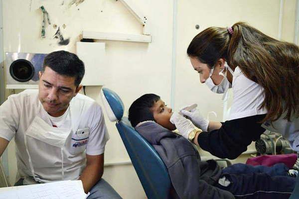 Brindan operativo de salud en barrio Los Lagos de La Banda